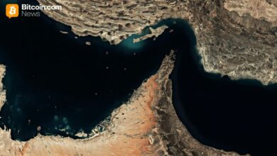 البحرية الأمريكية تدخل مضيق هرمز لإزالة الألغام الإيرانية وبيتكوين تهبط 2.5%