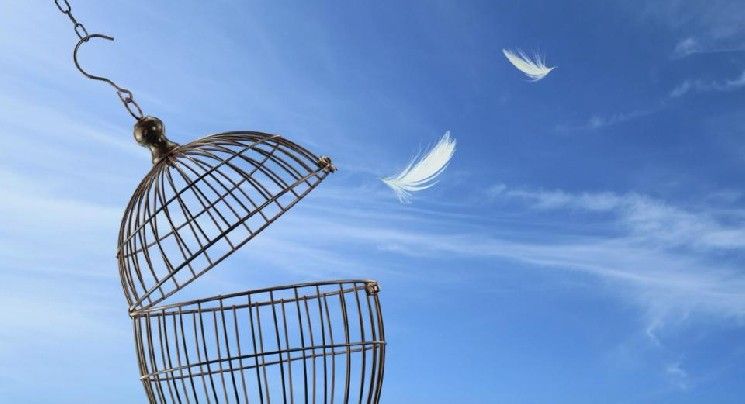 **بيتكوين يستعيد 80 ألف دولار مع تزايد التدفقات، لكن المتداولين يتحوطون ويشككون في الاختراق**