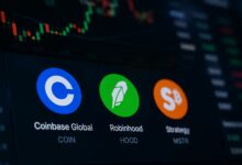 لماذا تتراجع أسهم العملات الرقمية مثل Coinbase وRobinhood وStrategy اليوم؟