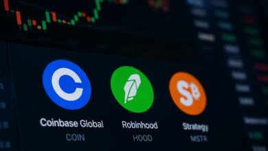 لماذا تتراجع أسهم العملات الرقمية مثل Coinbase وRobinhood وStrategy اليوم؟