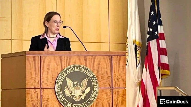 مفوضة هيئة الأوراق المالية (SEC) بيرس ترد على مزاعم أن قاعدة العملات الرقمية ستعزز الرموز الاصطناعية