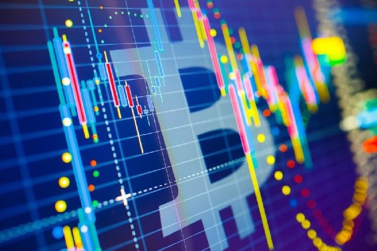 بيتكوين وإيثريوم بلا تغيير، بينما تشهد XRP ودوجكوين انخفاضًا بعد ضربات أمريكية على إيران: محلل يقول إنه "من الصعب" على بيتكوين الحفاظ على "ارتفاع دائم"