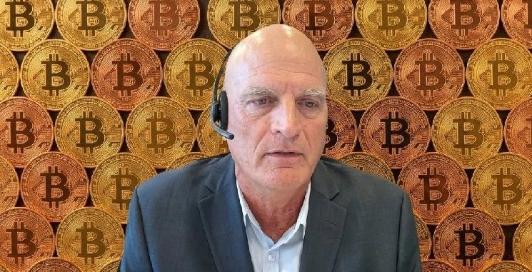 بيتكوين تعود للارتفاع: محلل بلومبرج ماكجلون يشارك رؤيته الأخيرة
