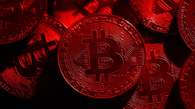بتكوين عالق دون 80 ألف دولار مع بناء جدار خيارات فوقه