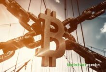 ما هو صندوق بيتكوين المتداول؟ كيف يعمل، ولماذا تؤثر التدفقات على السعر، والمخاطر
