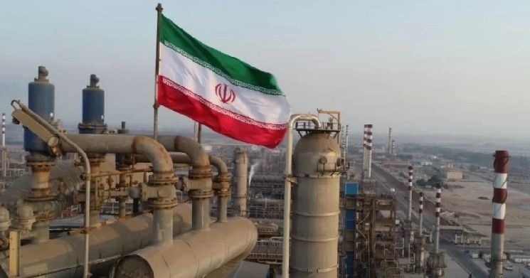 العقوبات الأمريكية تطال 3 أفراد و9 شركات ساعدت في شحن النفط الإيراني إلى الصين