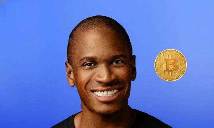 **الملياردير المؤيد للبيتكوين آرثر هايز يتوقع سعرًا مكونًا من 7 أرقام: ويذكر 3 عملات بديلة**