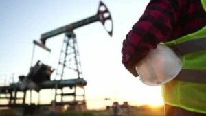 أرباح كبرى شركات النفط الأوروبية تبلغ 4.7 مليار دولار من التداول على تقلبات الحرب في إيران