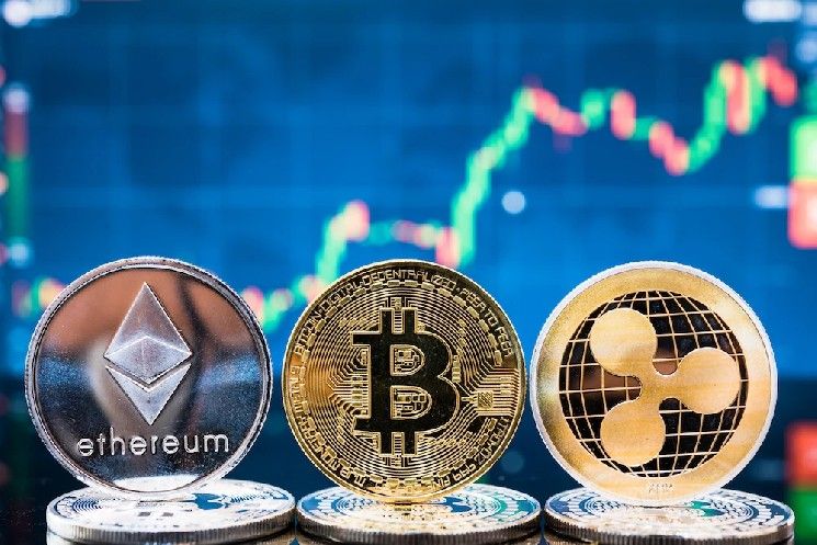 خبراء التداول يحددون موعد توقع تحول السيولة من XRP إلى BTC