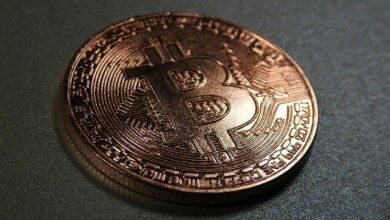 عودة الخوف تهوي بصناديق البيتكوين المتداولة إلى خسائر نصف مليار دولار