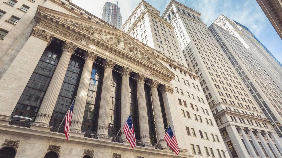 والدة بورصة نيويورك تكشف عن محادثات متعددة مع هايبرليكيد لتقييم سوق العقود الدائمة على السلسلة