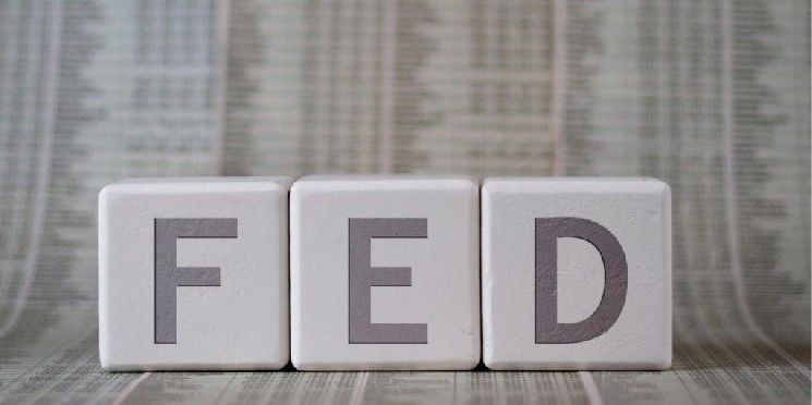 مصادر داخلية تشير إلى أن الاحتياطي الفيدرالي يفكر في رفع أسعار الفائدة بدلاً من خفضها