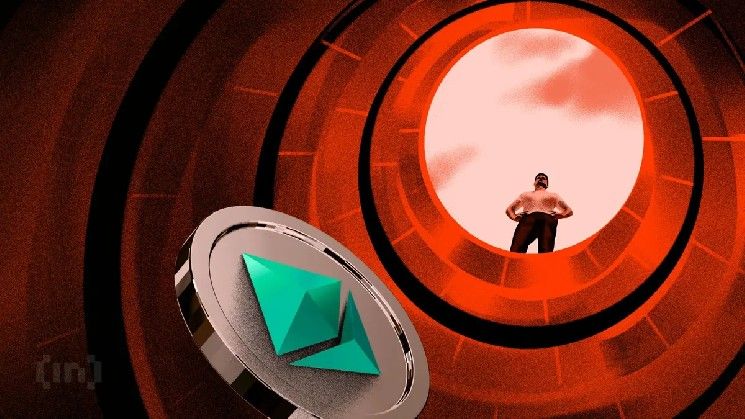 سعر إيثريوم يتراجع بنسبة 10% خلف البيتكوين مع خسارة محرك التمويل اللامركزي 43 مليار دولار