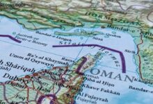 بيتكوين يهبط دون 76,000 دولار مع تخلي المتداولين عن المراكز الطويلة وتراجع الزخم
