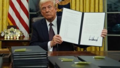 القيادة المركزية الأمريكية تضرب ناقلتين إيرانيتين في خليج عمان، مما يُحدث موجة تصفية في العملات المشفرة