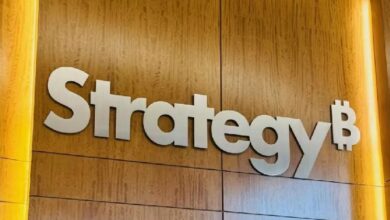 "الرئيس التنفيذي لـ Strategy يدلي بتصريحه الأول بعد تعليق سايلور حول إمكانية بيع البيتكوين"