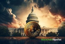 الاحتياطي الفيدرالي يُبقي على أسعار الفائدة دون تغيير، لكن "مخطط النقاط" يشير إلى زيادات إضافية مما يُلبّد آفاق العملات الرقمية