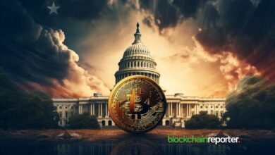 الاحتياطي الفيدرالي يُبقي على أسعار الفائدة دون تغيير، لكن "مخطط النقاط" يشير إلى زيادات إضافية مما يُلبّد آفاق العملات الرقمية