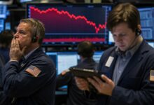 لماذا تتخلف أسهم البرمجيات مثل INTU وADBE وTTD وWDAY وCRM عن مؤشر S&P 500؟