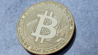 بيتكوين تهبط نحو 58,000 دولار مع ضغط خروج صناديق الاستثمار وانتهاء صلاحية الخيارات