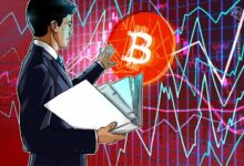 بيتكوين يقترب من كسر 62 ألف دولار مع توقعات بتقلبات أرباح ميكرون