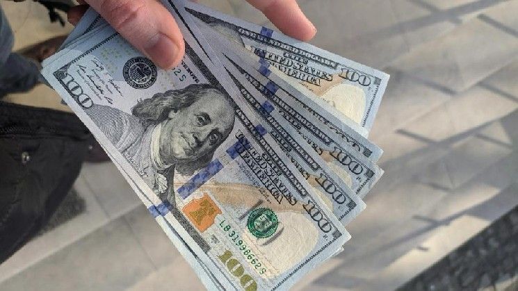 انسَ الرسوم البيانية للأسعار. إليك كيف يبدو البيتكوين ومؤشر S&P 500 عند تعديلهما حسب طابعة الأموال