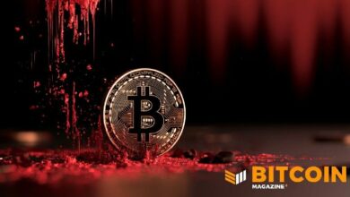 بتكوين يهوي بأسهمه بقيادة ستراتيجي (MSTR) مع انخفاض حاد في سعر العملة الرقمية