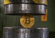 هل سيكسر البيتكوين حاجز 73,000 دولار مع تضرر المضاربين من تدفقات صناديق الاستثمار المتداولة الخارجة؟