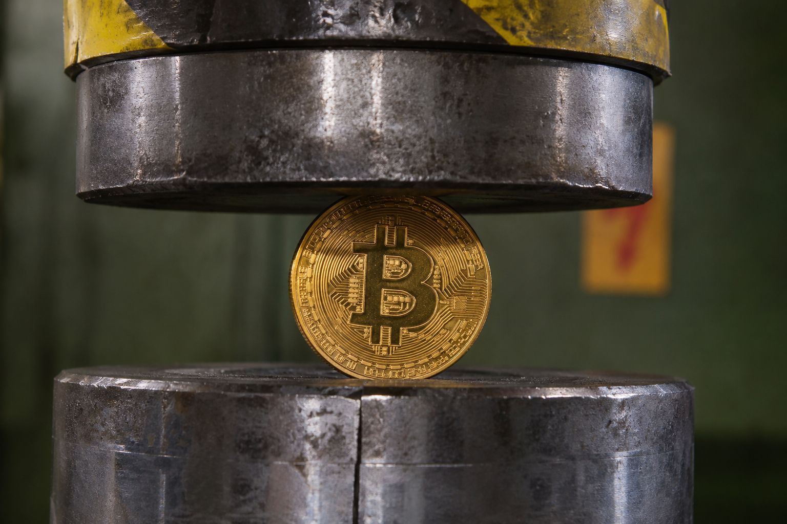 هل سيكسر البيتكوين حاجز 73,000 دولار مع تضرر المضاربين من تدفقات صناديق الاستثمار المتداولة الخارجة؟