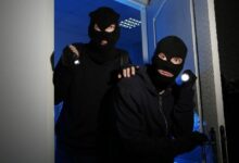 الشرطة الفرنسية تعتقل أربعة رجال أثناء محاولة سرقة ضمن حملة ابتزاز بالعملات المشفرة قرب مرسيليا