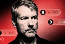 STRC ينخفض دون 97 دولارًا مع أحدث بيع للبيتكوين يُهدد "محرك رأس المال" لـ MicroStrategy