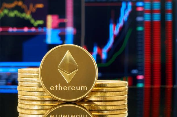 مثلث إيثريوم الذهبي يصمد وهيكله لم ينكسر: هذا المحلل يتوقع وصول السعر إلى 10,000 دولار