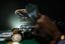 هايبرليكويد ويونيسووب وورلدكوين تقاوم انهيار العملات الرقمية مع توجه المتداولين نحو الذكاء الاصطناعي والتمويل اللامركزي