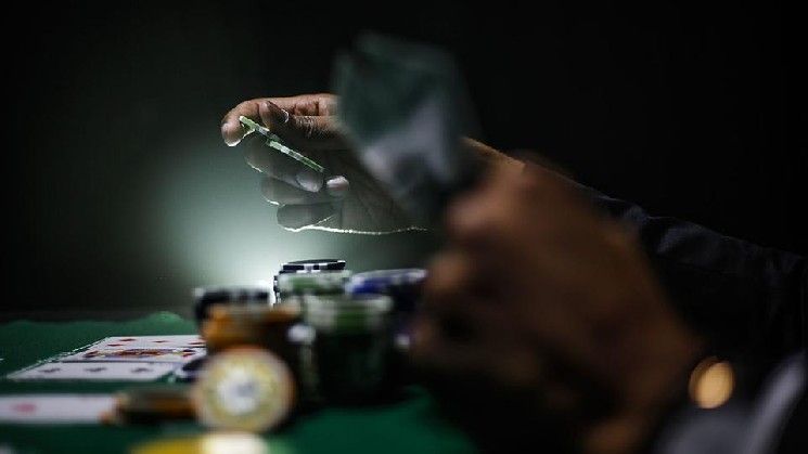 هايبرليكويد ويونيسووب وورلدكوين تقاوم انهيار العملات الرقمية مع توجه المتداولين نحو الذكاء الاصطناعي والتمويل اللامركزي