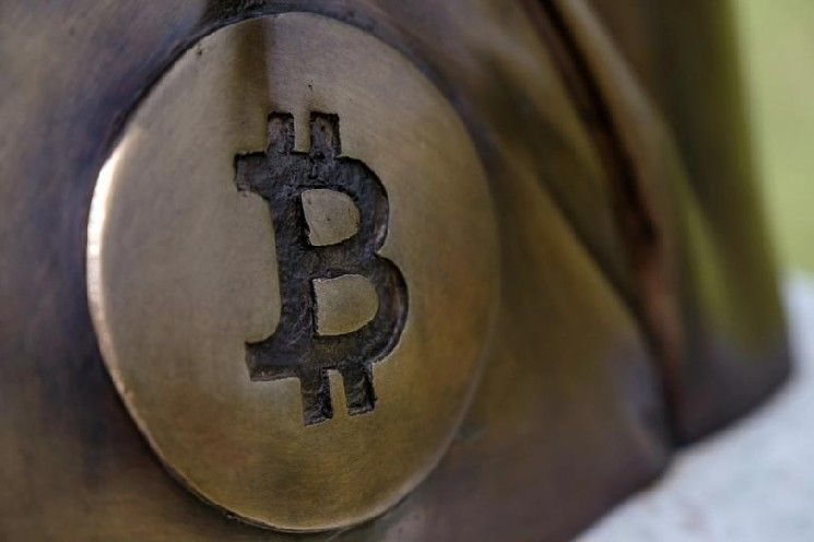 بيتكوين من عصر ساتوشي تتحرك بعد 14 عامًا في قلب دعوى قضائية بقيمة 285 مليار دولار