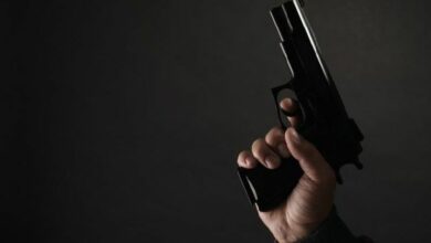 مسلحون يقتحمون منزلاً ويطالبون بالوصول إلى العملات الرقمية في عملية احتيال تحت غطاء توصيل الطعام
