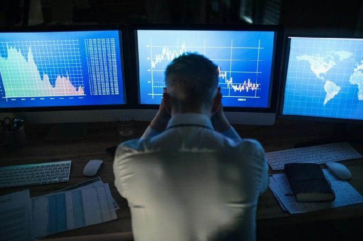 بيتكوين تهبط نحو 63,000 دولار مع هبوط الأسهم التقنية الذي يجر الأصول الخطرة للأسفل