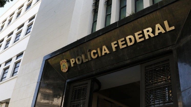 الشرطة الفيدرالية البرازيلية تفكك شبكة غسيل أموال مشفرة بقيمة 2 مليار دولار مرتبطة بكار텔 PCC