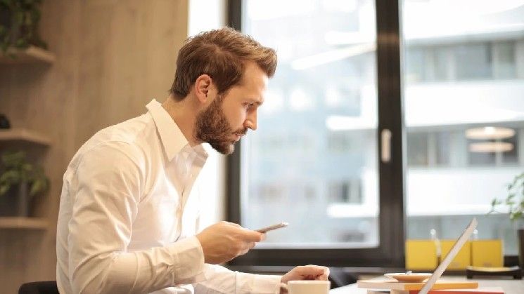 مؤسسة إيثيريوم تبيع 3,750 ETH مقابل 8.3 مليون دولار وسط نشاط الحيتان