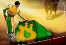 بيتكوين يتراجع إلى 62 ألف دولار مع تقليص المتداولين للمخاطر تحسباً للفيدرالي: هل انتهى صعود BTC؟