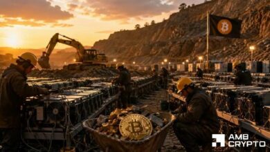 لماذا يحتفظ عمال تعدين البيتكوين بـ1.19 مليون بيتكوين رغم خسائر الأسهم التعدينية بنسبة 10%