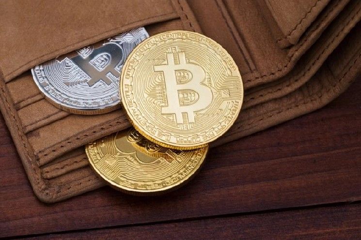 محفظة بيتكوين خاملة منذ ذروة 2017 تنقل 383 مليون دولار