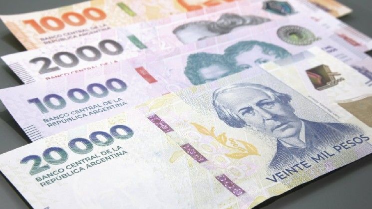 المجموعات المصرفية الأرجنتينية تطور عملات مستقرة بالبيزو سراً للسوق المؤسسي