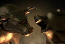 بيتكوين يهبط بعد محاولة اختراق 64 ألف دولار، متجاهلاً بيع "ستراتيجي" لـ 213 مليون دولار من العملة