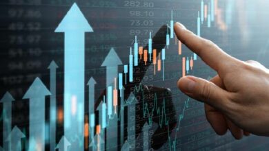 إيثيريوم يقود صمود العملات الرقمية فوق مستويات رئيسية مع استقرار بيتكوين فوق 63,000 دولار