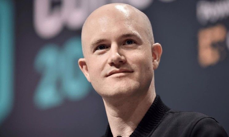 رئيس Coinbase برايان أرمسترونج يرفض الدعوات لإنشاء هيئة تنظيمية جديدة للذكاء الاصطناعي