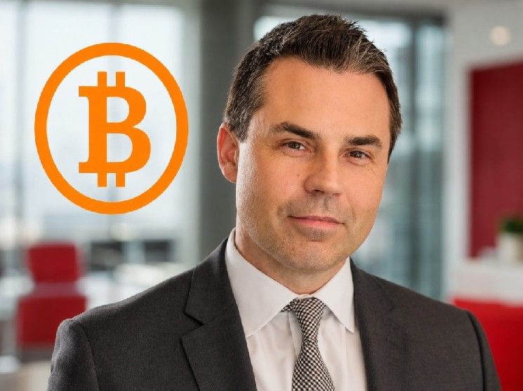 عنوان الخبر المترجم: توقع خبير بلومبرغ للبيتكوين: “تماماً كما حدث مع سعر الذهب حينها…”