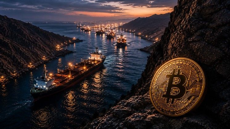 **بيتكوين هادئة لكن موعد 17 يوليو النفطي يقترب مع صدمة إيران التي ترفع الخام 5%**