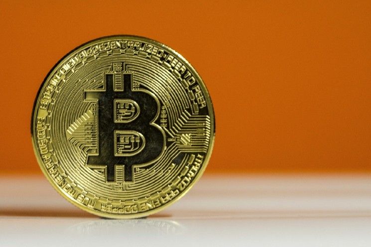 بيتكوين عند 10,000 دولار "صفقة فاوستية": كبير استراتيجيي بلومبرغ يحدّث توقعاته لسعر BTC