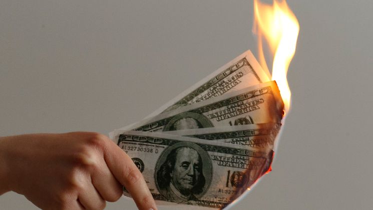 حركة رمز بنسبة 3% تشعل تصفية 36 مليون دولار في إيثريوم ديفاي